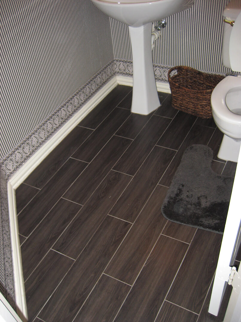 tile that looks like wood in bathroom